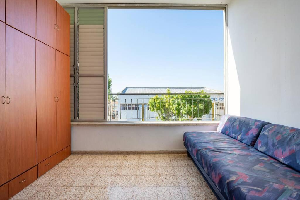 Qiryat Ata טאוב דירות אירוח, אירוח מכל הלב, דירה גדולה ופרטית, ניתן להגיע בכל שעות היממה! Hospitality From The Heart, A Large And Private Accommodation Apartment, Available 24 Hours! المظهر الخارجي الصورة